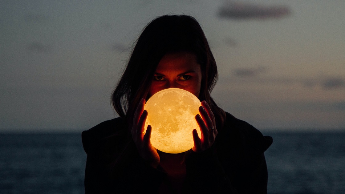 Ritual de luna llena y meditación de visualización